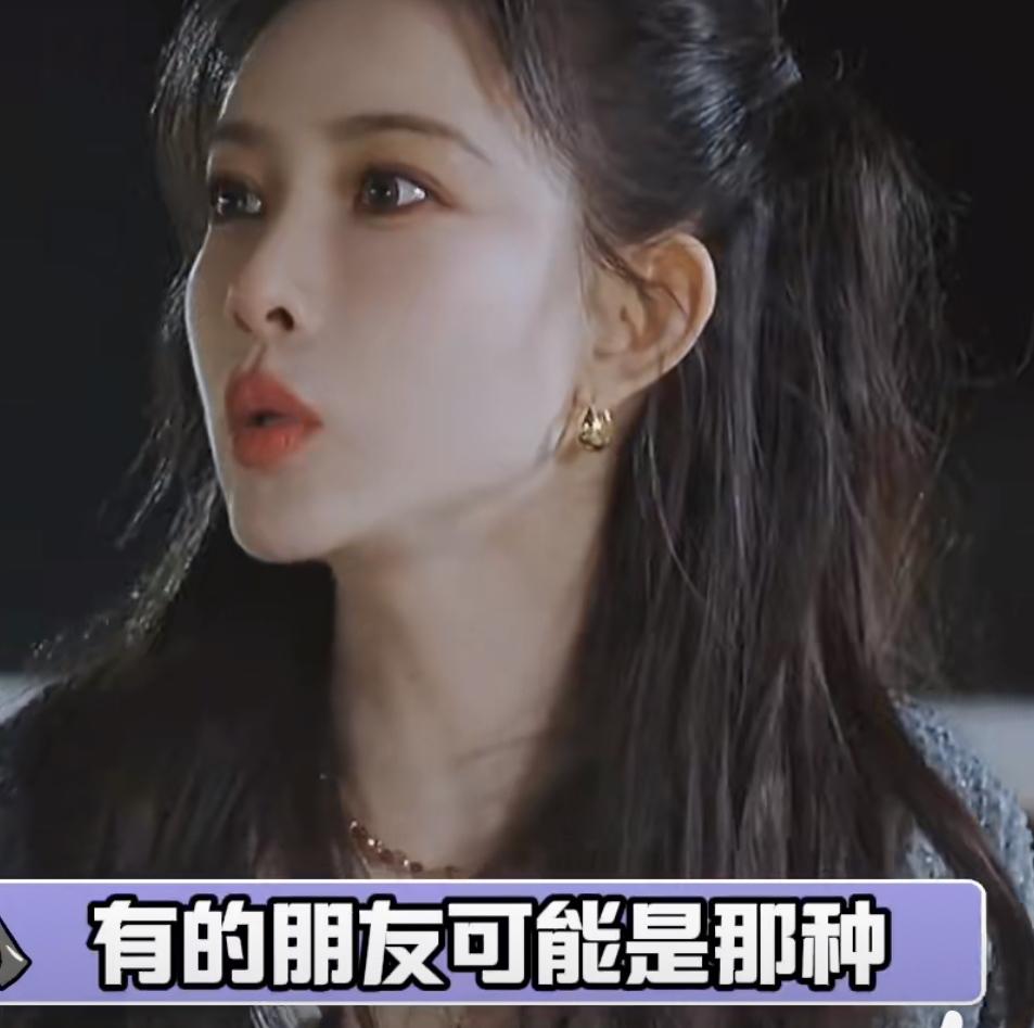 孟子义对于朋友的看法真的是很通透了。她觉得有的朋友会陪你很久很久，但有的朋友却是