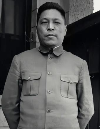 1938年，有一妻两妾的蒋鼎文，爱上了西安京剧名角粉牡丹，坐拥情人数10人，染上