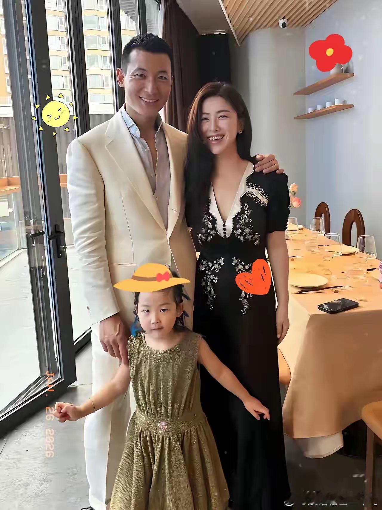 朱珠这老公找的，真是让人看笑了。乍一看王昀佳这履历镶着金边：曼大硕士、清华美院任