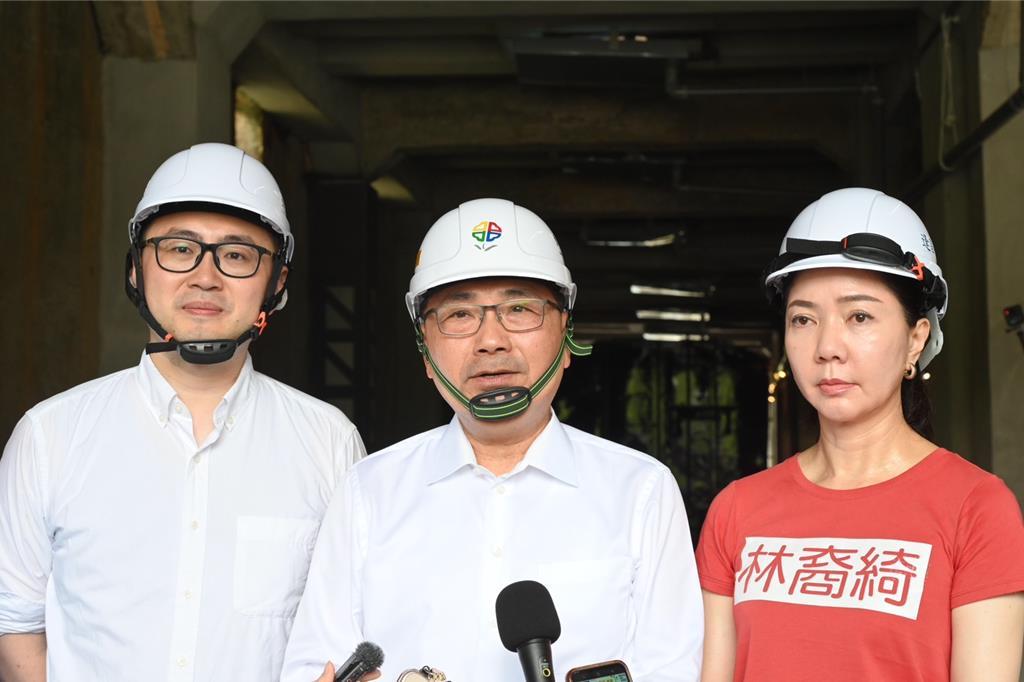 8月6日，国民党新北市长参选人李四川在脸书晒出侯友宜传承给他的关公像。侯友宜受访
