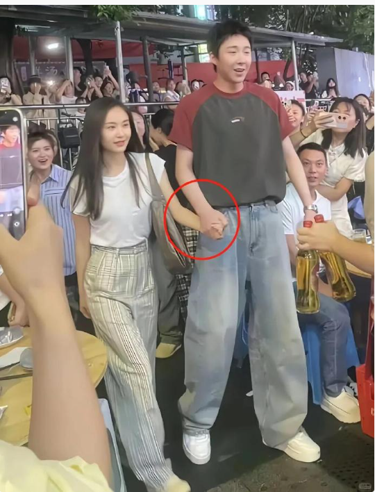 天呐……他俩谈上了嘛这是⁉️​​​