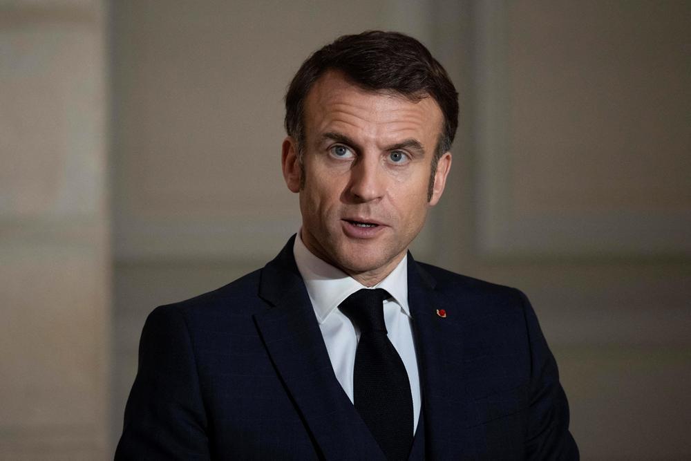 法国总统马克龙要求伊朗停止攻击邻国。据俄罗斯卫星通讯社3月16日报道，法国总