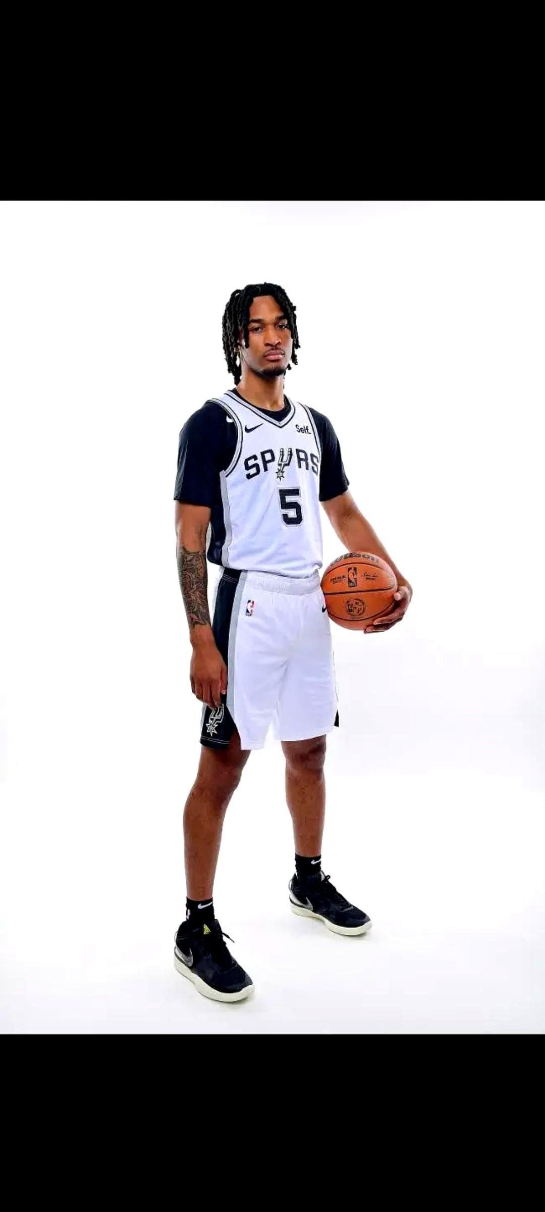 文班亚马+福克斯，马刺这重建速度简直离谱！开赛直接一波5-0，队史最佳开局！