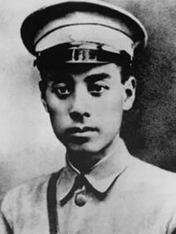 蒋介石日记里总写“恩来”，从不叫他“共匪”。这人到底有多特殊，能让对手一直用名字