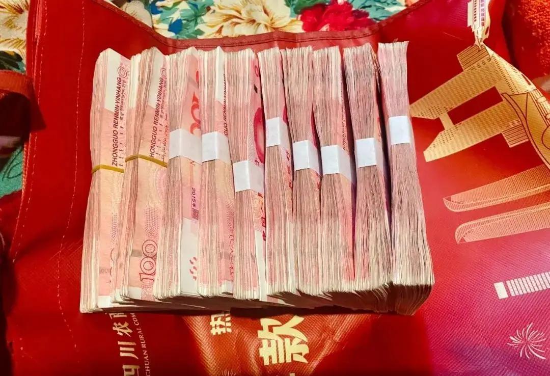 真恶心！山东淄博一小伙为结婚借了十万块彩礼，婚后才发现妻子半夜和前男友发暧昧信息