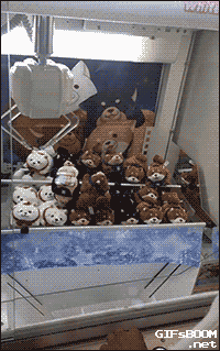 GIF: 爸爸打了妈妈的腿一巴掌, 然后宝宝。。。哈哈哈哈