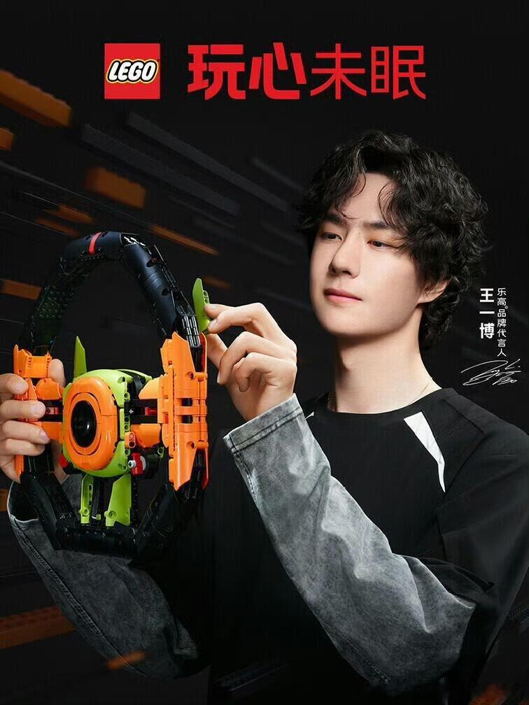 王一博本人没来，摩托姐姐都把品牌直播间给整崩了，由此可见王一博的实力有多强！​