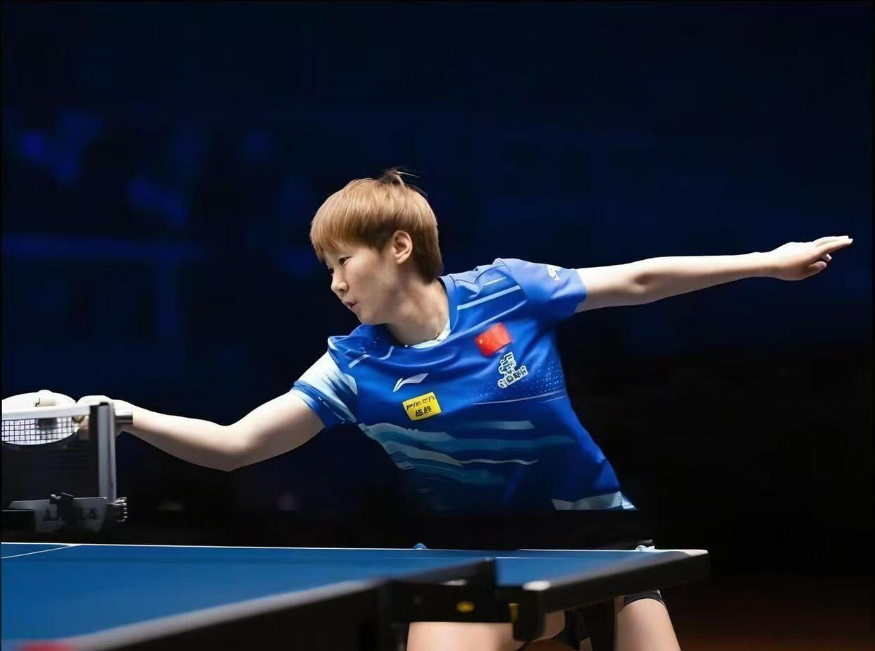 王曼昱的单打技术是世界顶级、全面均衡、反手为核、相持极强的“重型坦克”风格，女子