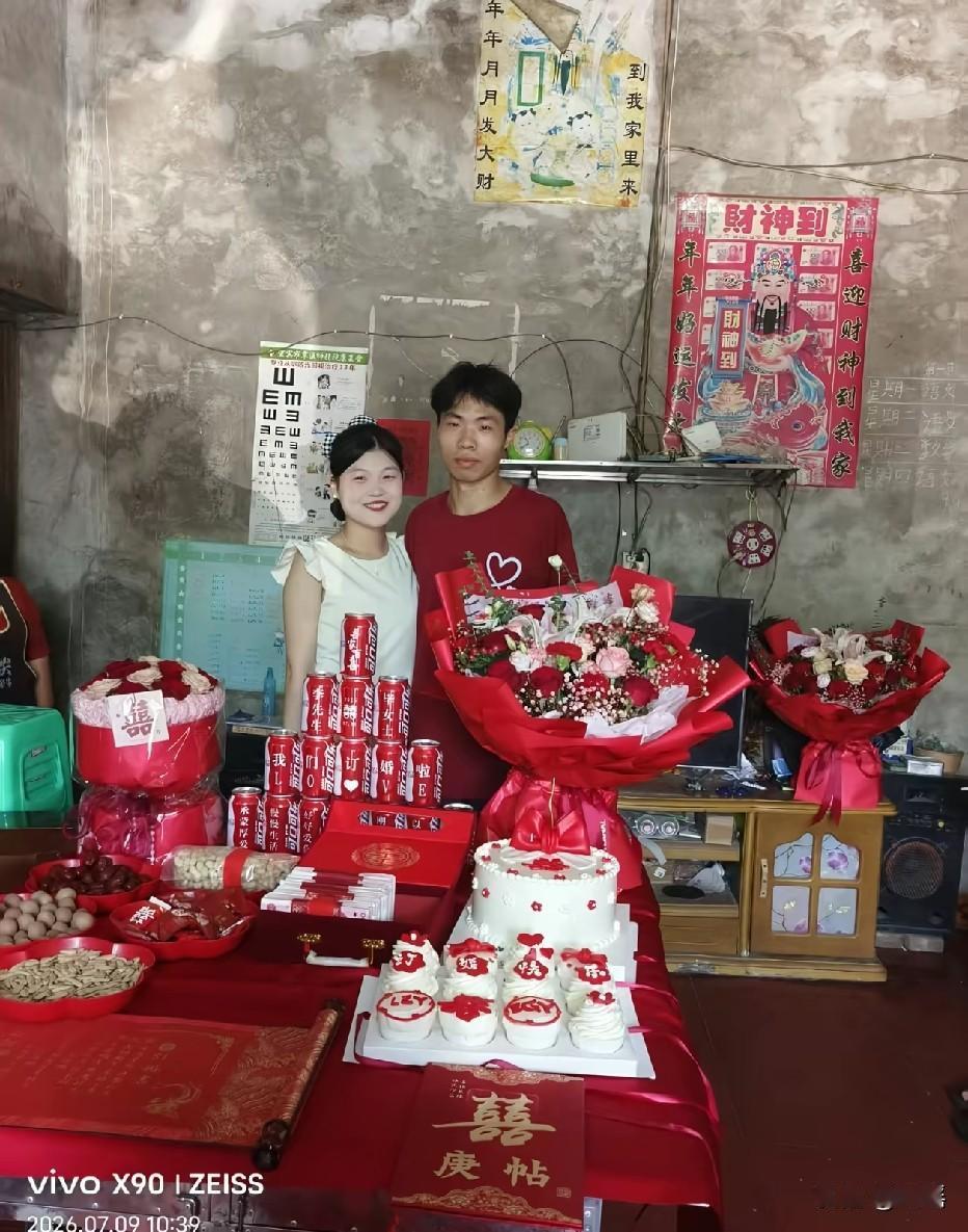 至少女生的笑容是幸福的
