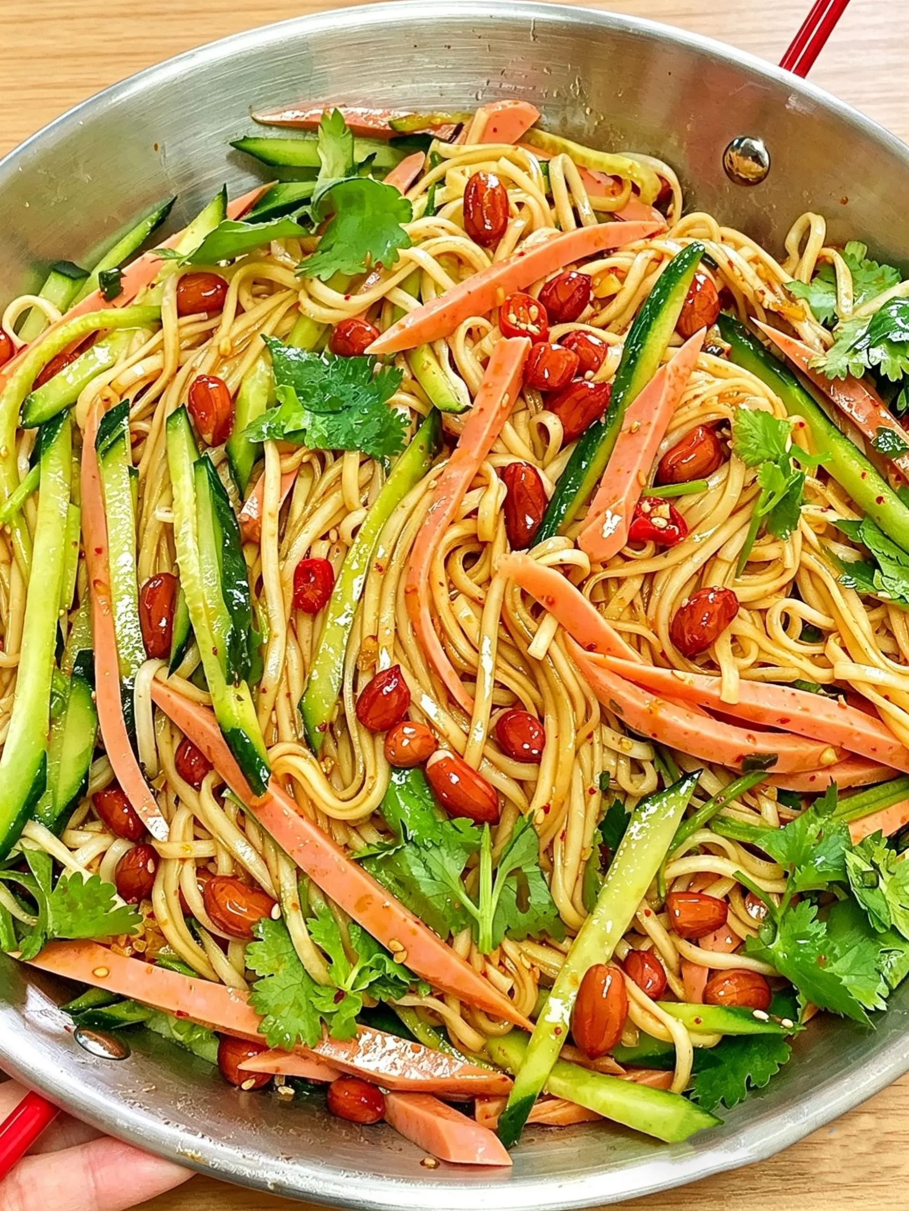 一口就上瘾🔥的酸辣凉拌面！5分钟就能搞定一份酸酸辣辣开胃凉拌面🍜 ...