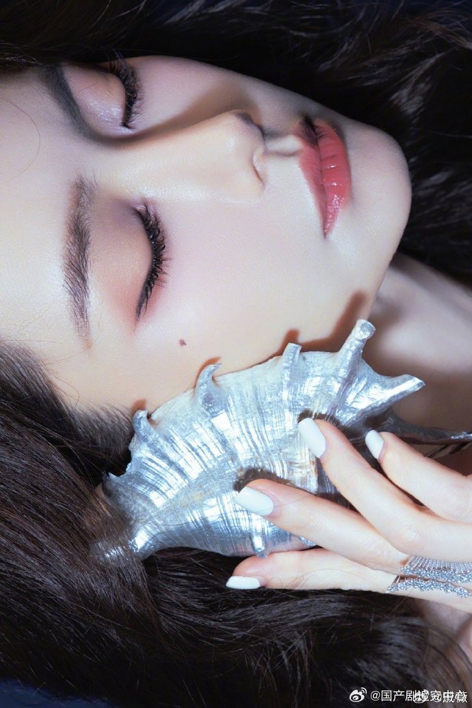 戚薇活的好通透看到戚薇这样的说法也是让我们大家觉得姐姐就是人间清醒，而且女生一定