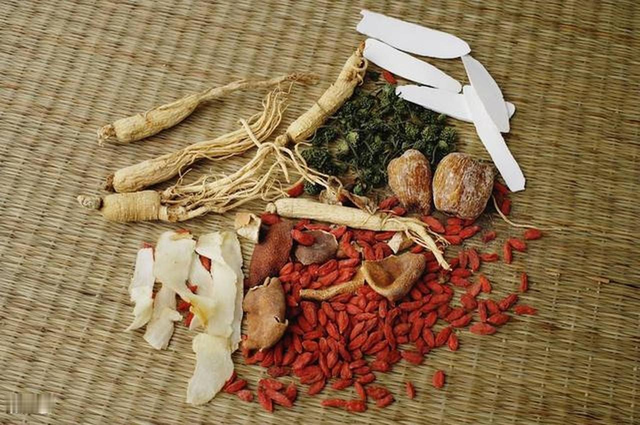 湿热久了，越吃龙胆泻肝丸越伤身，它才是湿热天花板，清掉一身湿热 很多人的身体