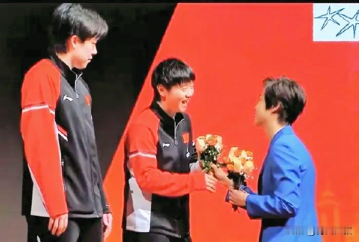 看到袁大大20年的变化，才知道张怡宁多么喜欢孙颖莎！说实话，莎莎没拿到香港总