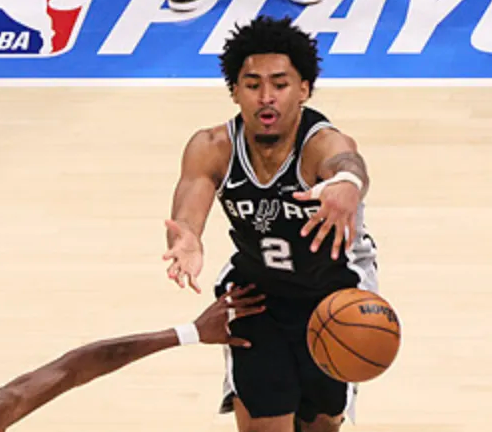 NBA西部决赛，马刺122-115战胜雷霆。此役后，西决大比分马刺1-0领先雷霆
