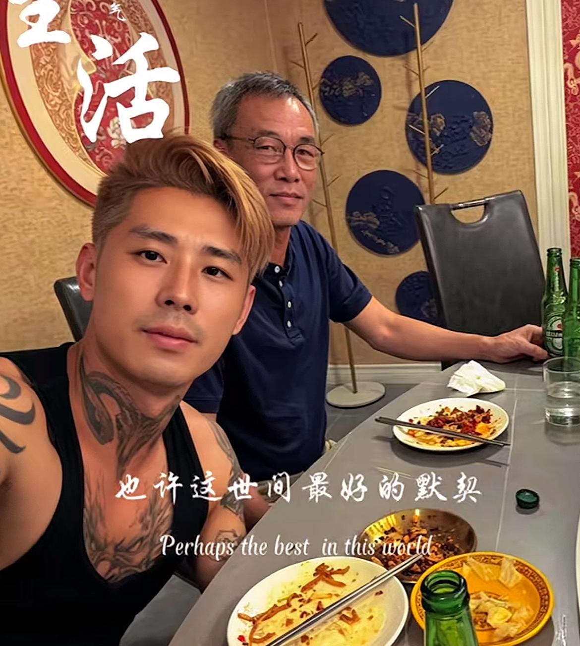 “末代贼王”季炳雄近况定居加拿大，头发已经花白，体型也变得不再那么健硕，但眼里