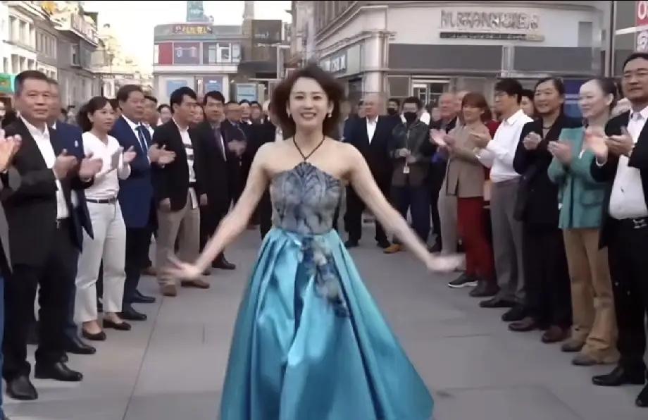 大家是不是都好奇，白应苍等人被判刑后，那些猫腻资产去哪了？答案可能早藏在他