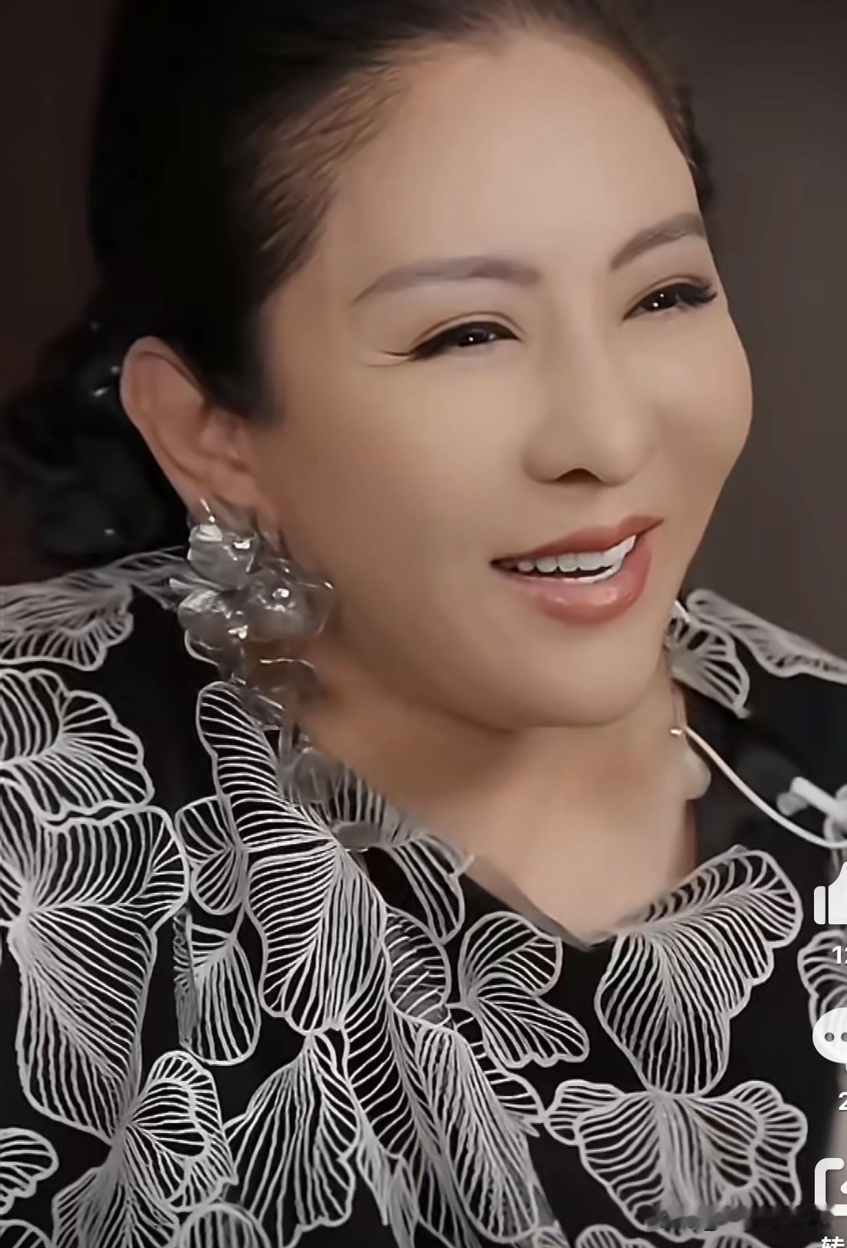 向太自爆在家里的地位很低。她说：“很多人都觉得我很强势，在家我说了算，但