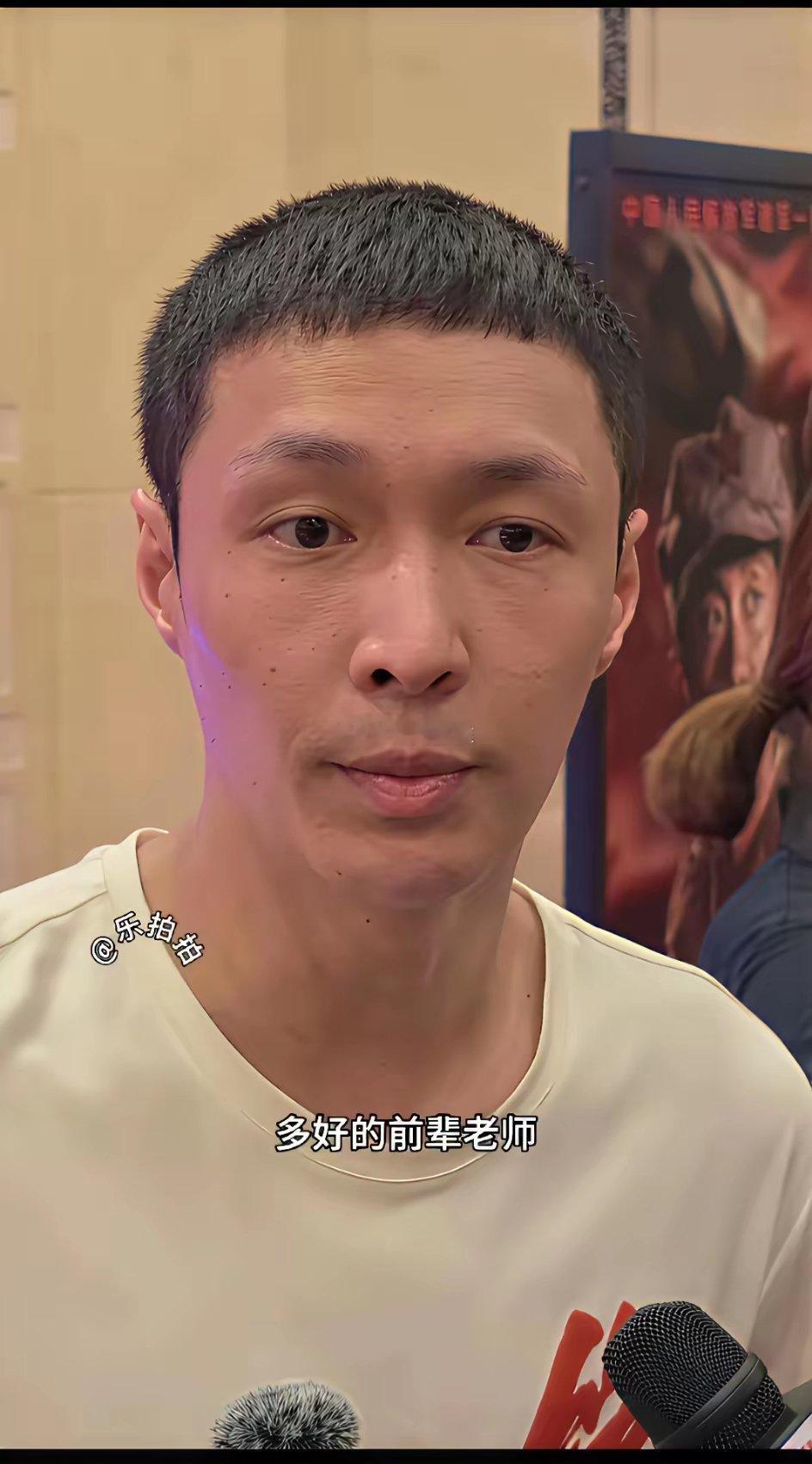 油头粉面的男艺人看太多了张艺兴这样素颜给人感觉挺好的