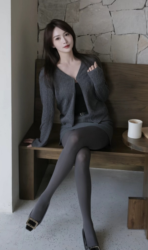 喜欢这样的穿搭，全灰纯熟感