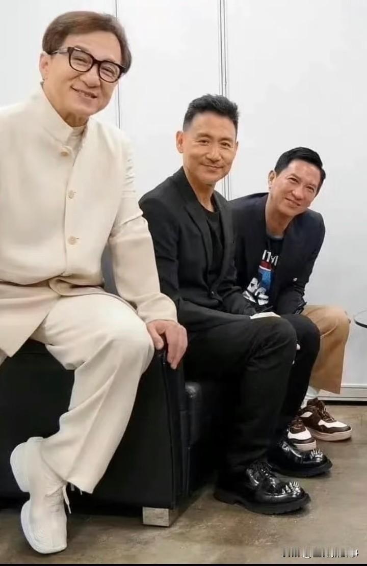 请放大看张学友的鞋子