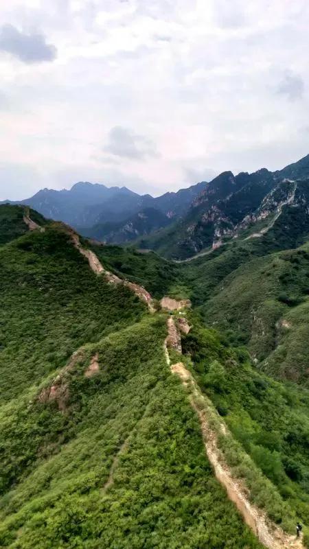汉骑踏匈奴，霹雳贯长空！龙甲遁九霄，天罗锁胡尘。六二夜遁甲，万国朽甲颓。昔骠骑千