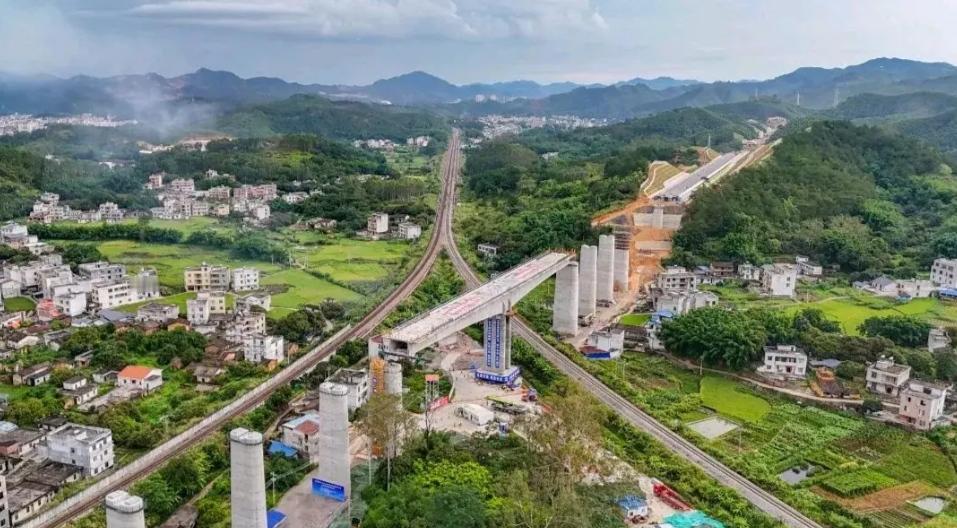 【南珠高铁玉岑段完成关键转体玉林北至岑溪东预计2026年通车】8月28日