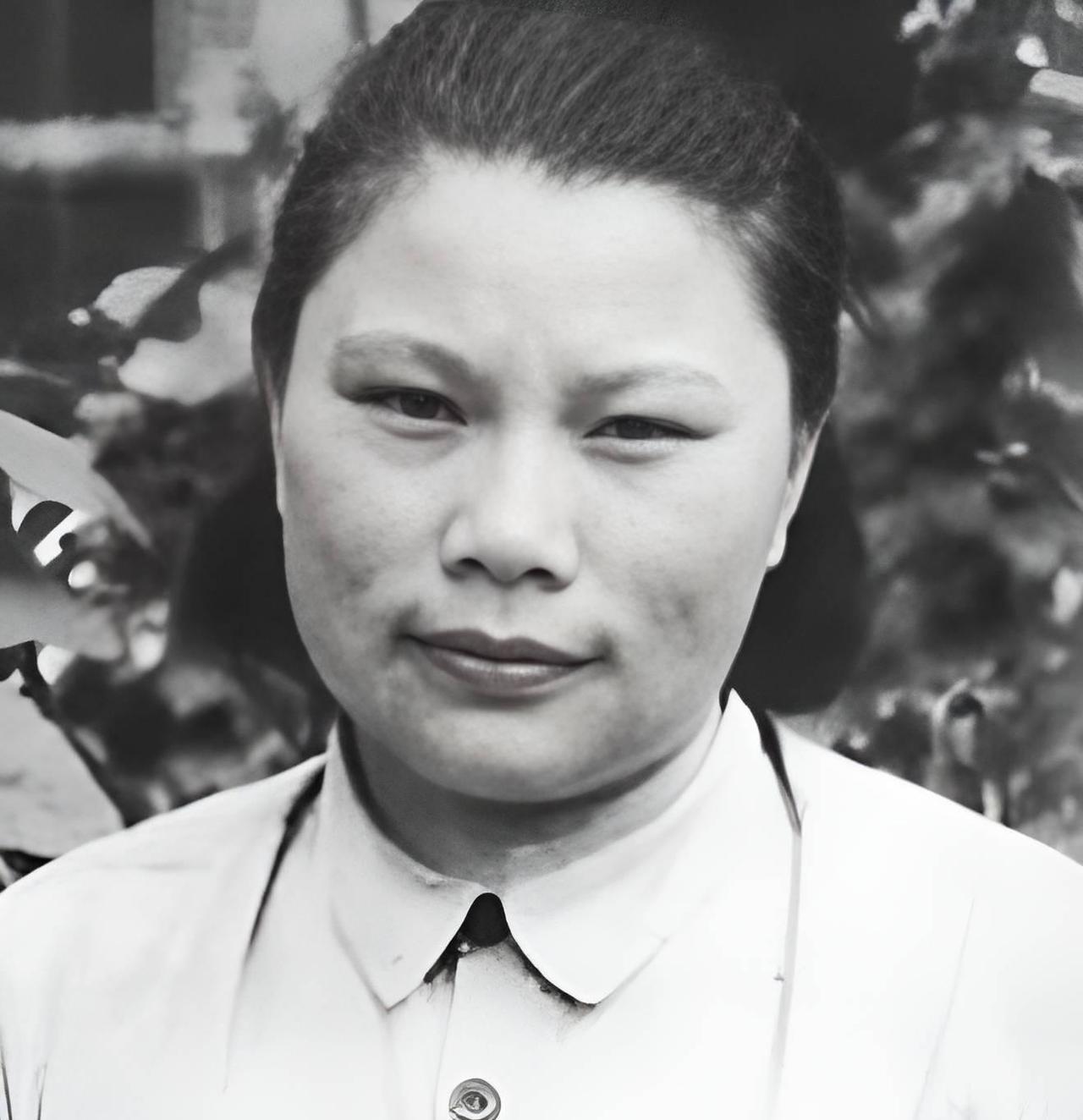 1983年9月25日，康克清上车后，给司机说：“刘师傅，我孙子犯罪了，昨天被枪毙