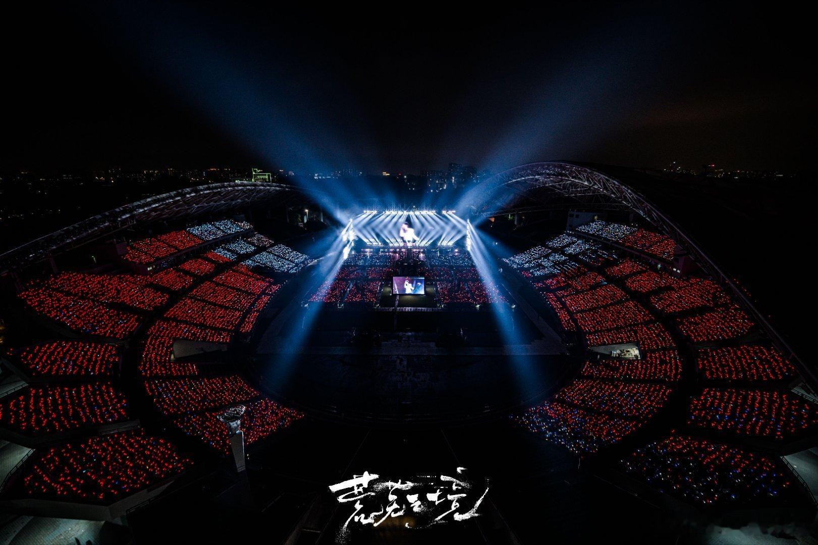 陈楚生体育场上座率陈楚生演唱会上座率体育场座无虚席，陈楚生用实打实的上座率打破