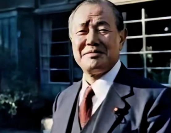 最近圈子里都在传一句话：日本现在最慌的，其实不是航母下饺子，也不是火箭炮射程，而