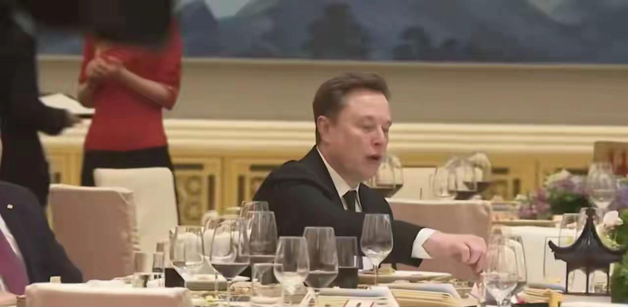 马斯克，包括黄仁勋，特别欣赏他们的那种放松感，尤其是在镜头前，那种临危不乱的游刃