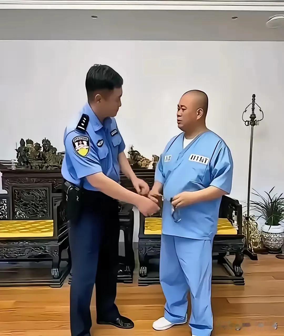 王铎：释永信终于被抓请看看下面的照片吧，很有看头。坏人一旦被抓，就现原型了。