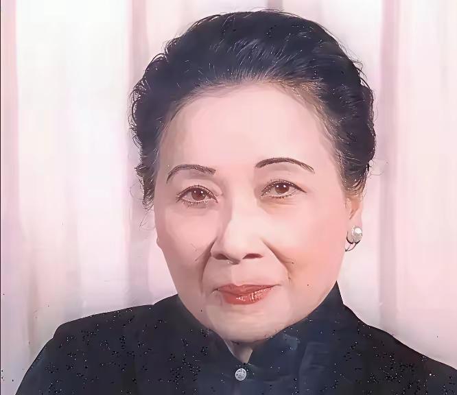1996年，李登辉撤走慈湖陵寝守卫，并砸毁蒋介石铜像的消息传到纽约，宋美龄