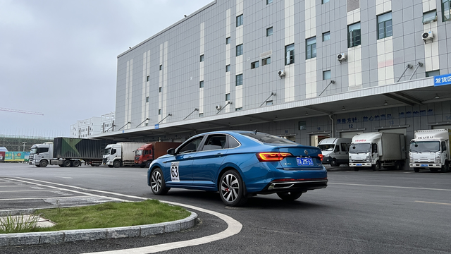 速腾用车3个月来谈谈几个缺点1、胎噪是真的大，特别是沥青路面不好的时候，真的嗡