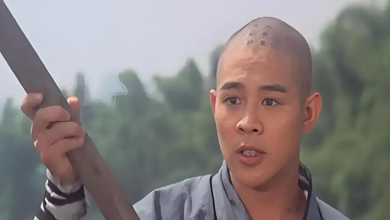 小时候看电影、看电视，但凡和尚出现，头上都有清晰的戒疤。戒疤对和尚来说很重要，