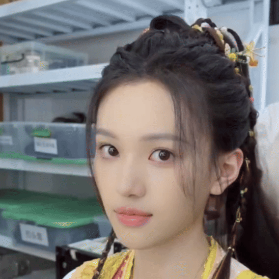啊啊啊速去看沈羽洁的朝雪录定妆vlog，好灵动好有元气的美女！岳凝的明艳动人要从