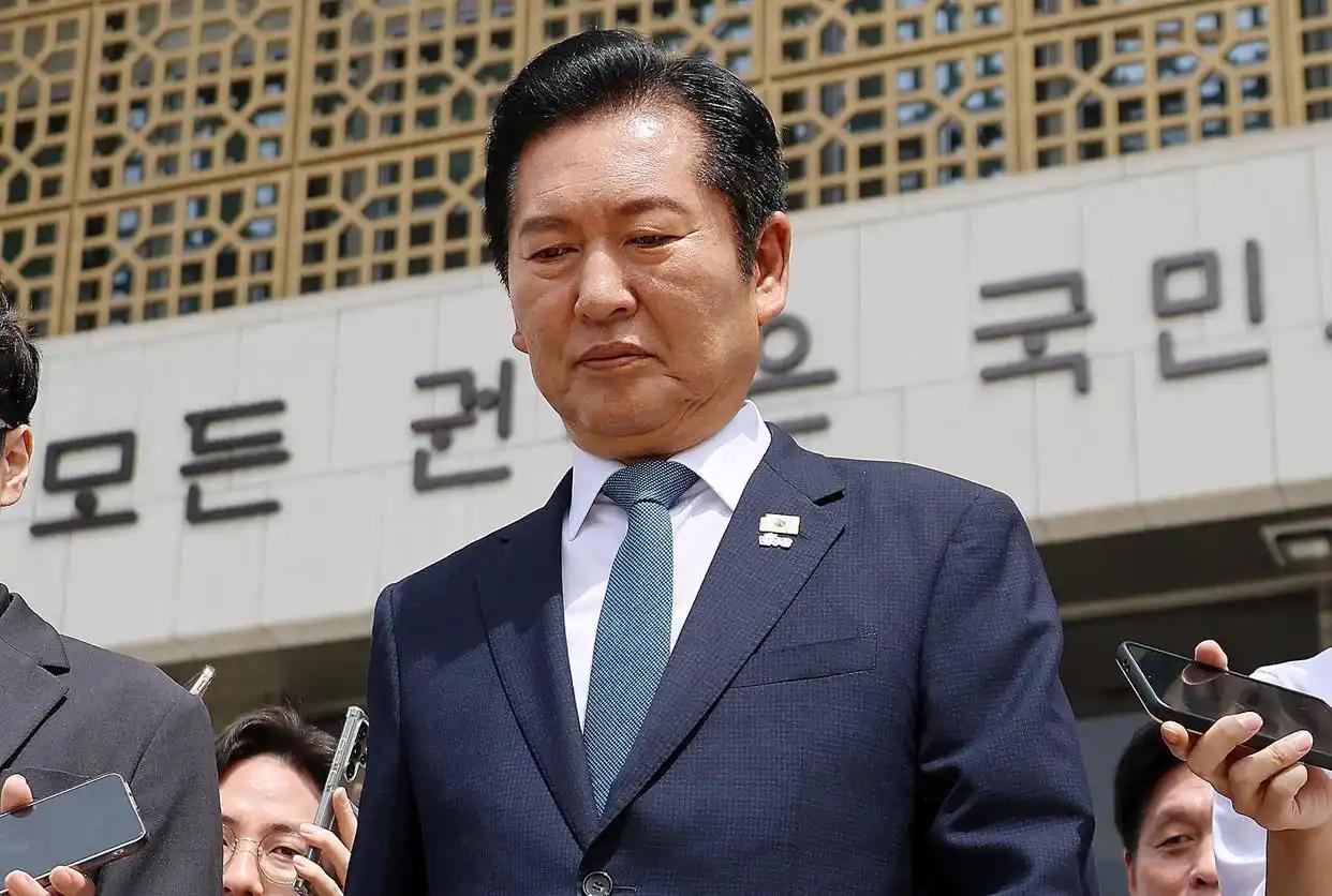 一模一样的辞职套路！郑清来照搬李在明，锁定国会提名权李在明与郑清来的权力博弈