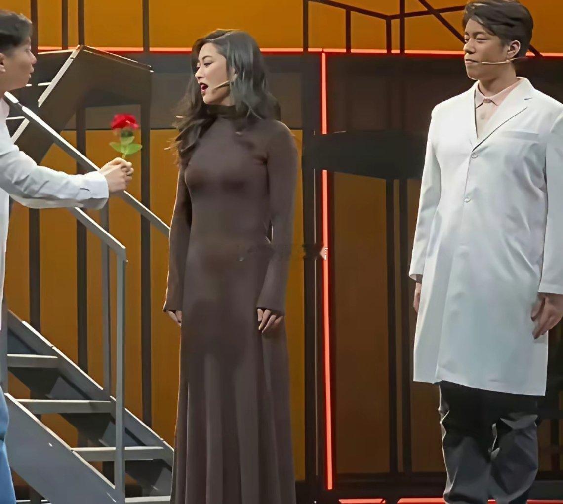 这才是女明星的真实身材，朱珠真是德艺双馨​​​