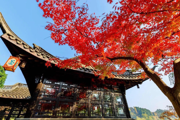 一入秋，扬州就成了广陵。​​​​