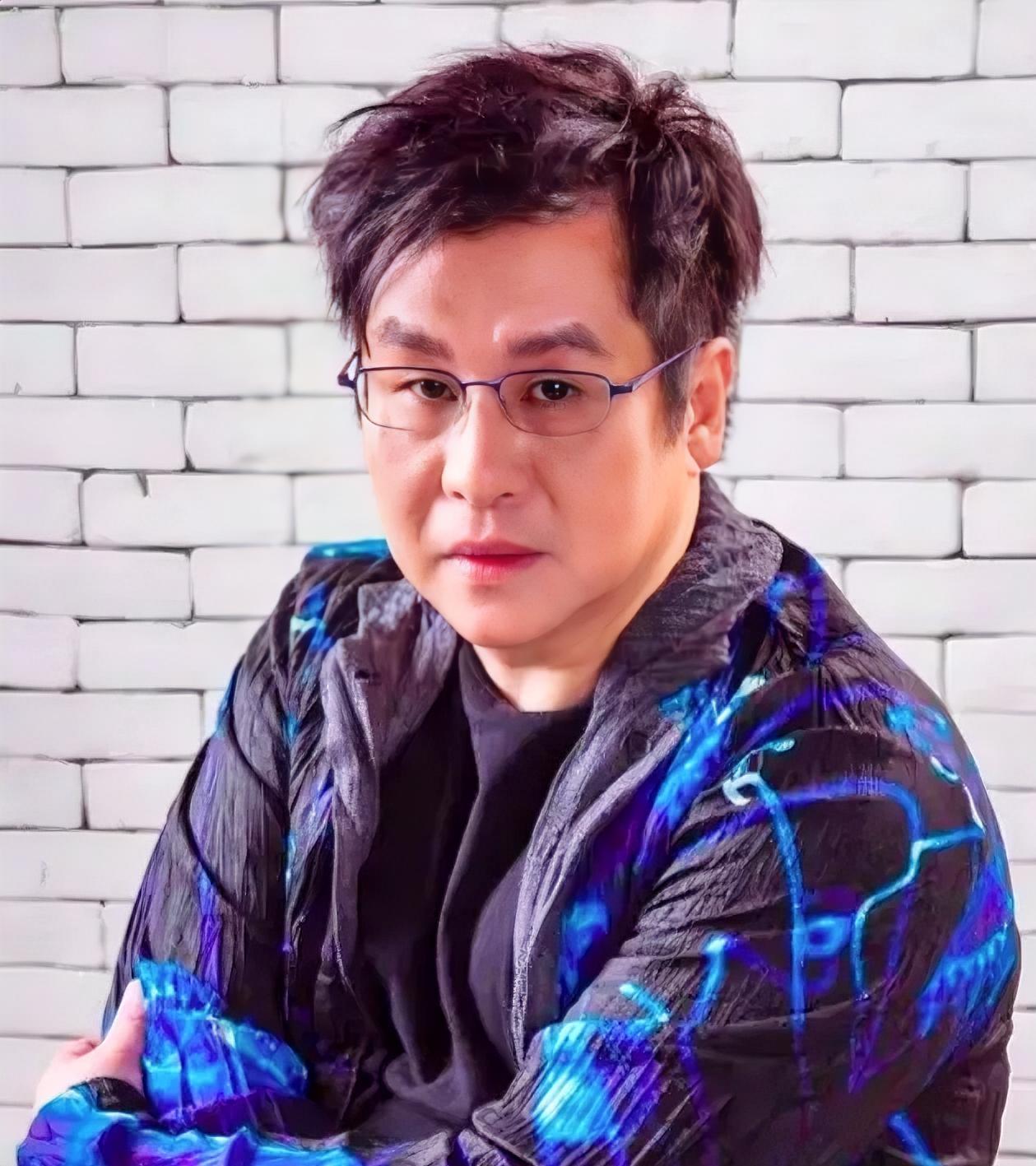 郑智化，还挺刚的[笑着哭]直接清空了微博，所有发文，还有道歉小作文统统删了。