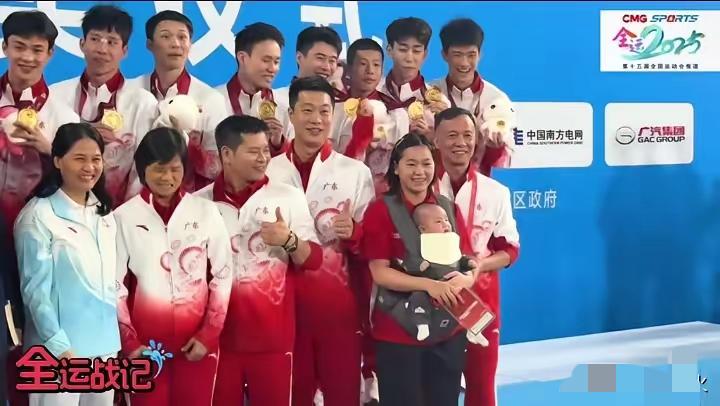 全红婵这波操作太圈粉！刚拿完冠军转身就当“全德华”，这才是顶流该有的样子！