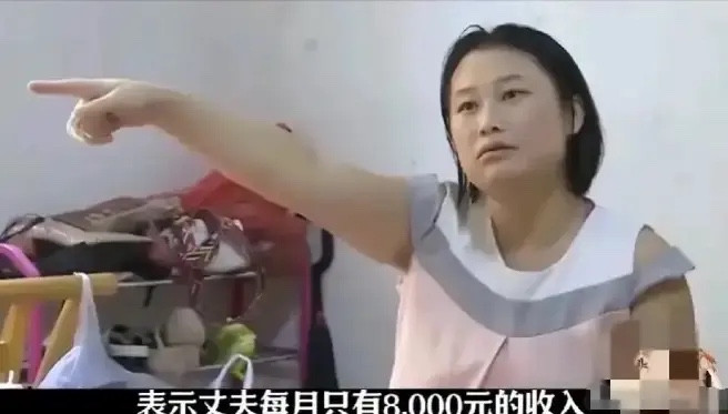 “早该离婚！”湖南湘潭，一男子月薪8000，每月偷摸给父母300元，妻子
