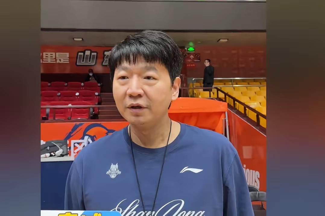 邱彪不吃这一套！​据山东体育媒体人透露，大外援克里斯通过经纪人向山东男篮示好，