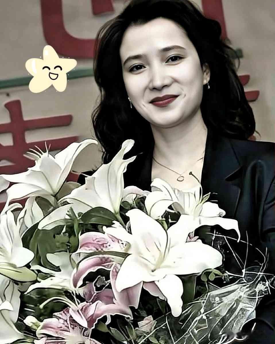 何晴笑着送兰花给好友，说这花好养，像她们的情谊。她早就知道自己等不到花开。她抗