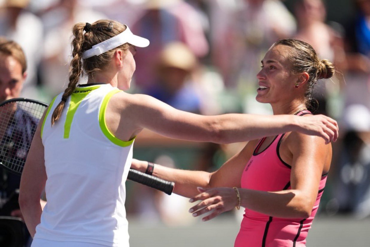 萨巴伦卡首夺印第安维尔斯冠军萨巴伦卡新闻发布会盛赞莱巴金娜。🎙️：“你们和埃