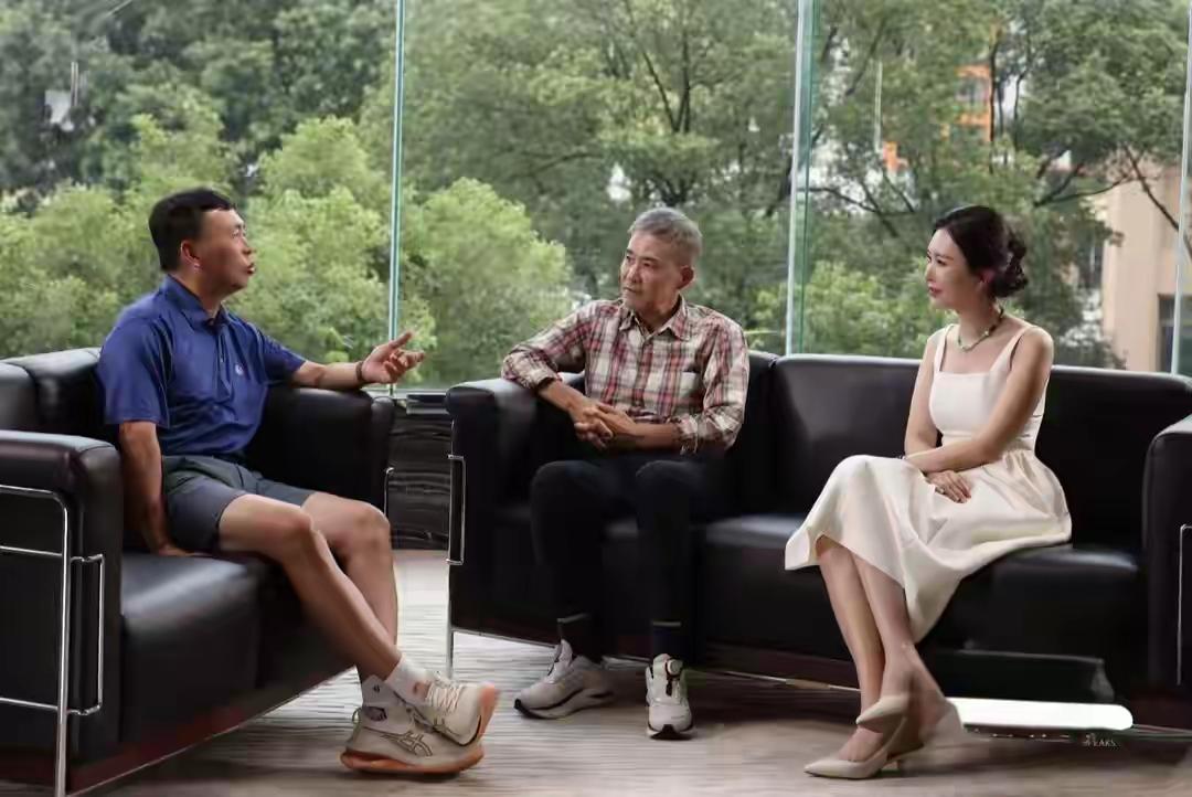 她赢了！“王石太太”田朴珺，用45分钟专访撕掉了最后一个标签说到田朴珺，你的