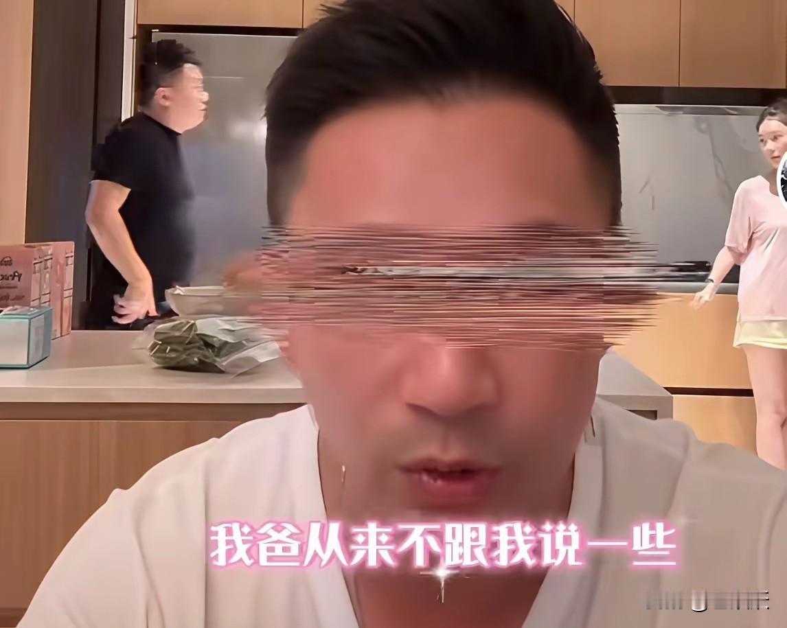 果然，男人是很难共情母亲的！汪小菲又开始“炮轰”战兰，“示爱”父亲了！就搞不
