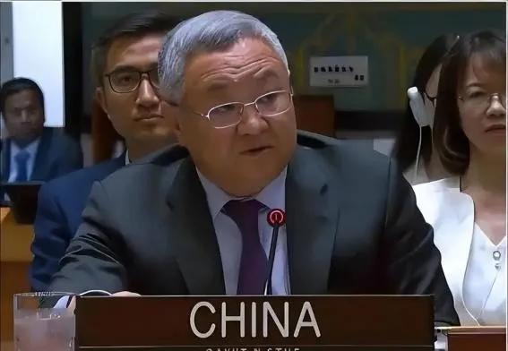 丹麦政府痛恨中国，丹麦的外交大臣拉斯穆森曾经表示，过去不允许中国对格陵兰岛投资，