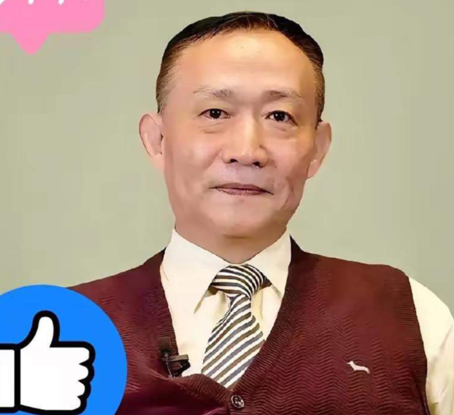 卢麒元发文指出，有人想借“十五五”规划复辟华盛顿共识。十五五规划提出要实现共同富