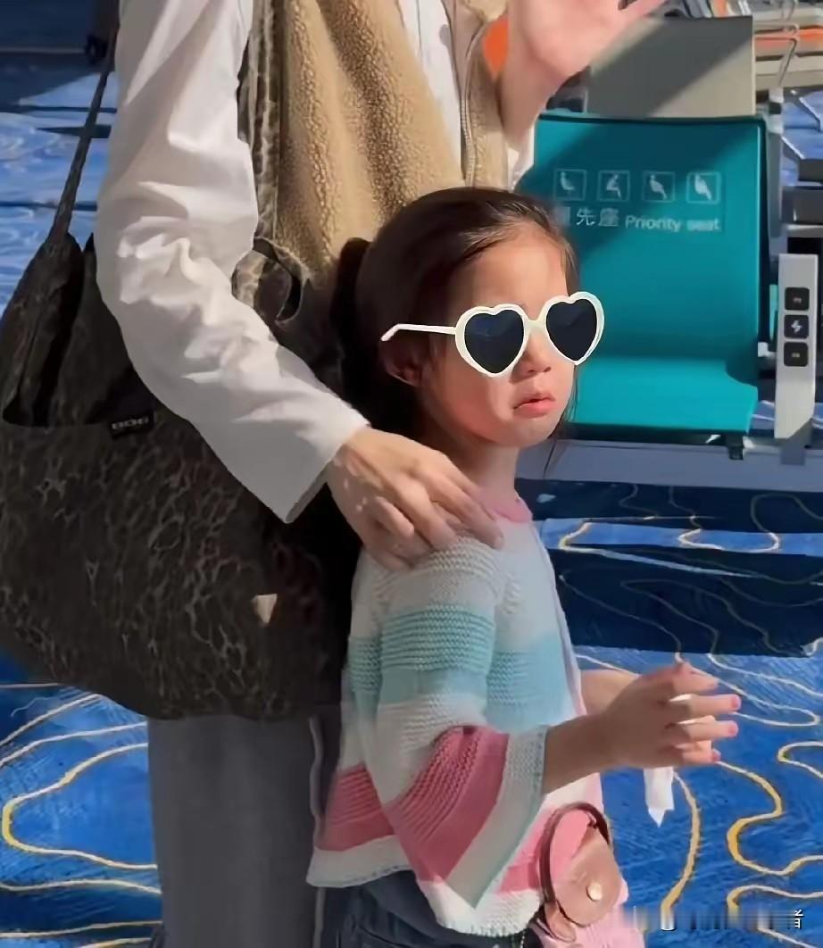 向佐和郭碧婷已经没有爱，爱已经变成长久的亲情，都是孩子们在羁绊，郭碧婷和向佐已经