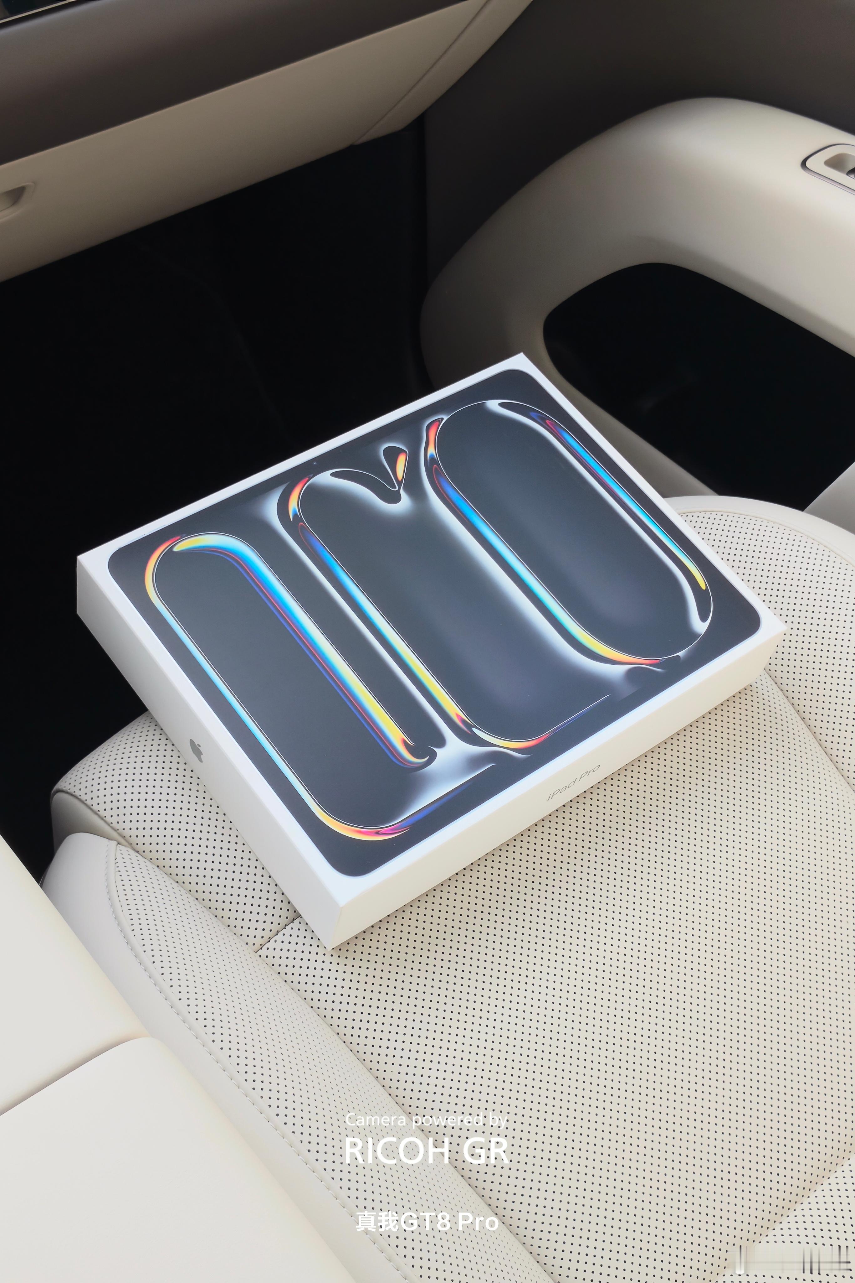 惊了，女朋友给我送了一台M5芯片的iPadPro13，还是蜂窝刻字版，兄弟们